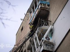 Появились фото с места попадания БПДА в девятиэтажку в Харькове