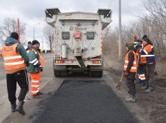 На Харківщині почали зникати ями: перелік доріг, які вже ремонтують