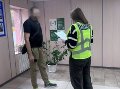 Правоохоронці викрили наркофермера, який вирощував канабіс на Харківщині