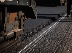 На Харківщині розпочали ремонт траси М-03: скільки кілометрів планують відновити до травня