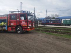 Росіяни дроном атакували потяг на Харківщині: кадри наслідків