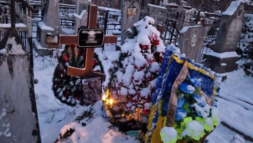 В Харькове копы схватили мужчину, укравшего с могилы воина флаг