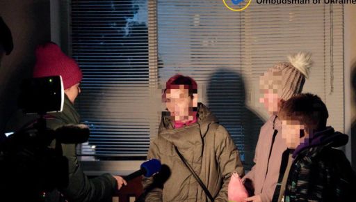 Домой вернули троих детей, похищенных россиянами в Харьковской области
