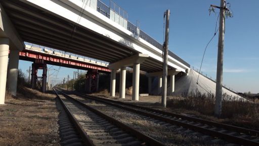 В Харьковской области восстановили мост на дороге, ведущей на Донбасс