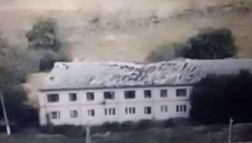 Росіяни вдарили бойовими дронами по адмінбудівлі на Харківщині