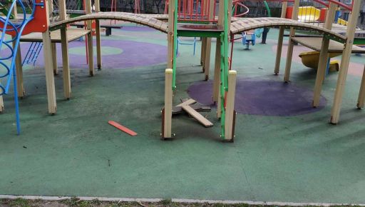 Что натворила непогода в Харькове: коммунальщики показали кадры разрушений