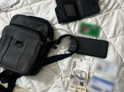 В Харькове двое мужчин ограбили прохожего