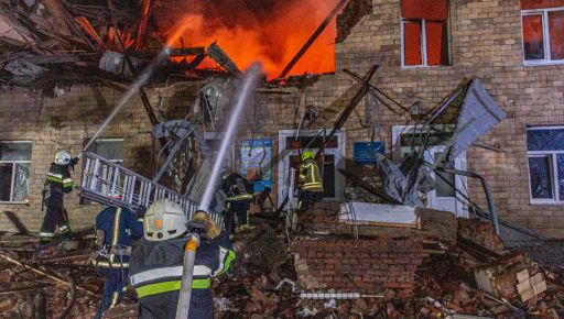 У результаті нічної атаки безпілотників на Харків зруйновано дві будівлі: Кадри з місця