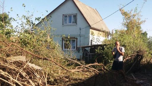 Разрушили жилье старым людям: Поселковый голова показал последствия обстрелов на Харьковщине