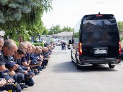 У Харкові попрощалися з рятувальником, який отримав поранення під час повторного удару 14 червня