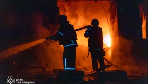 У Харкові та передмісті ворог атакував АЗС: фото ліквідації пожеж