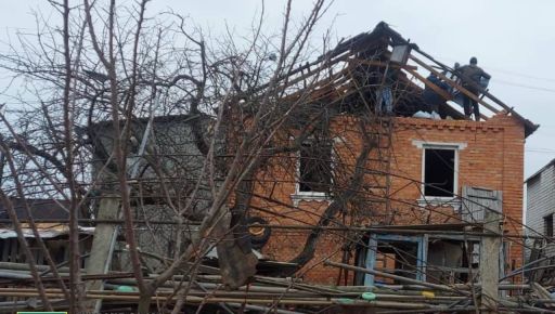 Окупанти вдарили з артилерії по житловому сектору на Харківщині: Кадри руйнувань