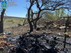 Росіяни тричі бомбили село на Харківщині: Кадри наслідків