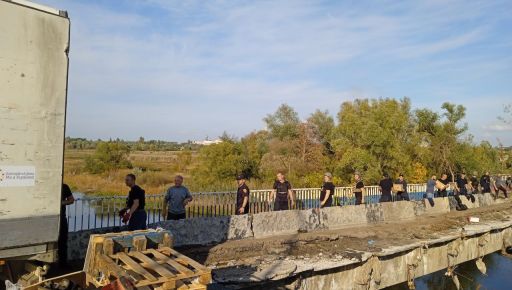 Рятувальники переправили через зруйнований міст 19 тонн продуктів для мешканців Куп’янська