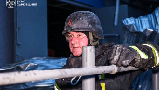 Під час гасіння депо "Нової пошти" в Харкові бійці ДСНС потрапили під повторний обстріл: що відомо