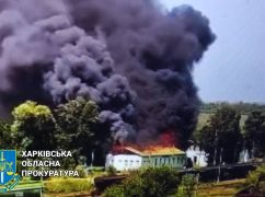 Окупанти обстріляли вокзал на Харківщині: Будівля горить