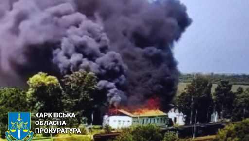 Окупанти обстріляли вокзал на Харківщині: Будівля горить