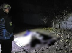 У поліції показали наслідки обстрілу села на Харківщини, де росіяни убили двох людей