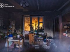 У Харкові у власній квартирі згорів чоловік: вогнеборці врятували трьох людей