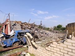 В Шевченковом на Харьковщине бомба упала на дом: двое гражданских ранены