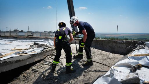 На Харківщині після обвалу плити демонтували аварійні перекриття багатоповерхівки