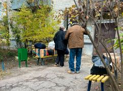 Правоохоронці показали евакуацію людей з небезпечних регіонів Харківщини