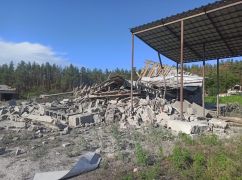 Одна атака росіян пошкодила у харківському селі 15 будинків: кадри з місця
