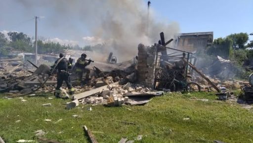 Росіяни трьома КАБами вдарили по приватному сектору та колишній фабриці на Харківщині