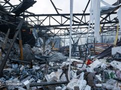Росіяни вдарили по цивільному підприємству біля Харкова: що згоріло на складі