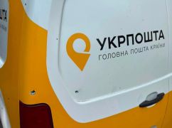 На дорозі в Харківській області врог вдарив по авто "Укрпошти"