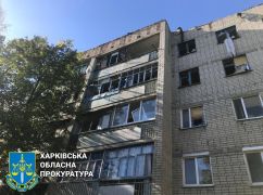 Окупанти вдарили по багатоквартирному будинку на Харківщині: Кадри з місця