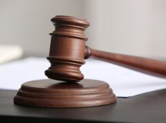 Пошли "выбивать долг": в Лозовой двое мужчин забили хозяина квартиры до смерти