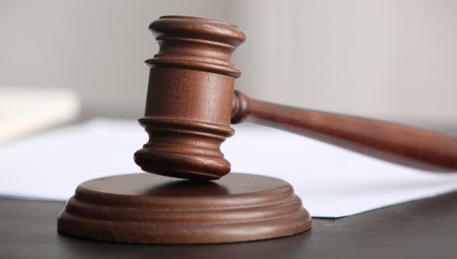 Пошли "выбивать долг": в Лозовой двое мужчин забили хозяина квартиры до смерти