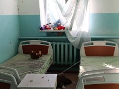 Авіаудар по лікарні на Харківщині: з&rsquo;явилися фото руйнувань зсередини