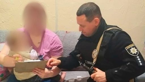 Избил и выгнал из квартиры: в Харькове мужчина набросился на жену с младенцем