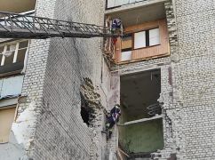 Харьковские коммунальщики возобновили поврежденную обстрелами многоэтажку