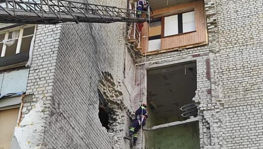Харьковские коммунальщики возобновили поврежденную обстрелами многоэтажку
