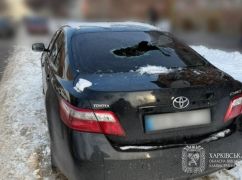 Синегубов показал машину, которую повредил российский дрон в центре Харькова