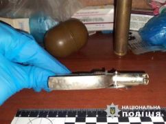 Харьковские копы разоблачили мужчину, который хранил дома гранату и избил знакомую