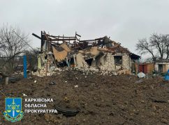 Оккупанты сбросили авиабомбы на Купянщину: Кадры разрушений