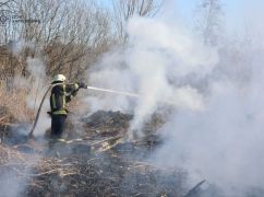 В Харькове горела стихийная свалка