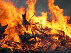 На Харьковщине из-за короткого замыкания вспыхнул дом: есть пострадавший