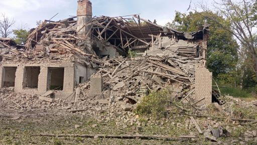 РФ з авіації скинула пʼять бомб на село: постраждало подружжя
