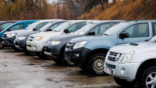 У Харківській області військовим передали партію автівок для фронту