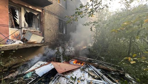 В Харьковской области после удара загорелся многоквартирный дом: есть пострадавшие