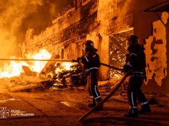У Харкові після російського удару палало 2 500 кв. м: кадри від ДСНС