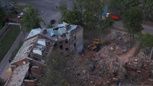 Последствия ракетного удара по общежитию в Харькове сняли с высоты: Пронзительные кадры