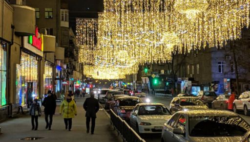 Под "Звездным небом" Харькова посадили новые деревья (ФОТОФАКТ)