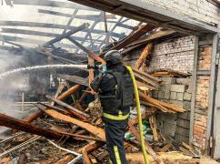 У Харківській області росіяни дронами атакували медзаклад: сталася пожежа