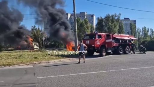 В Харькове произошло масштабное ДТП: На Окружной дороге горят грузовик и легковушка